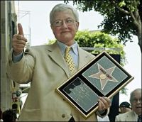 Roger Ebert gives thumbs up to movies not games