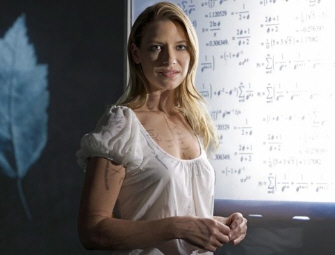 Anna Torv in this Fringe Screenshot
